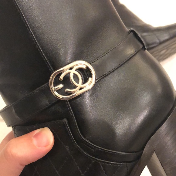 CHANEL size 40.5 black and brown quilted boots - Picture 4 of 11